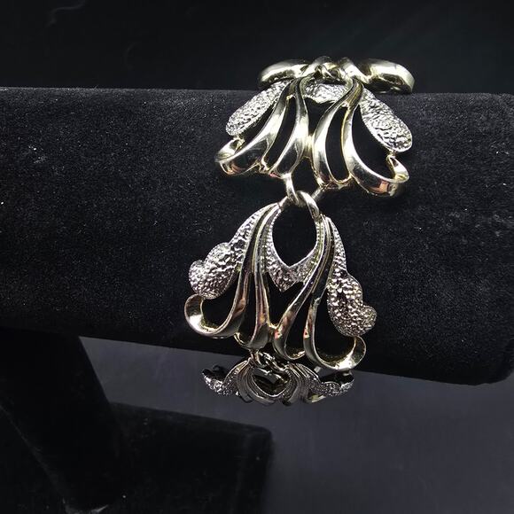 Sarah Coventry Frosted Feather Link Bracelet Silver Tone Vintage Jewelry - Picture 10 of 12